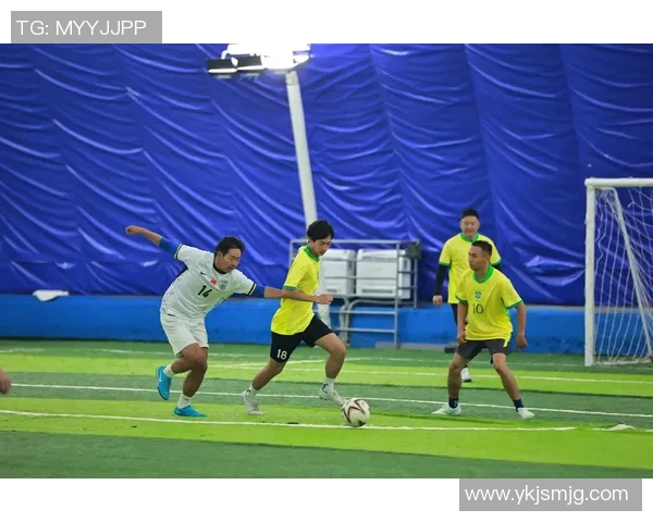 足球明星在比赛中鞋子坏了的精彩瞬间与背后故事分享